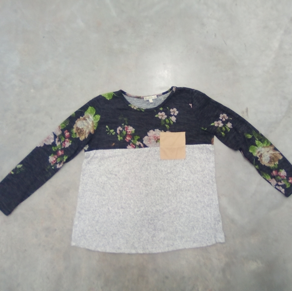 Moa & Moa Floral Accent Gray Top